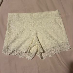 Zara Italy White/Cream Lace Shorts